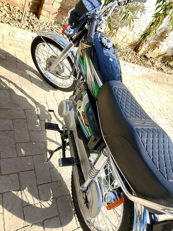 Honda cg 125 black color 6