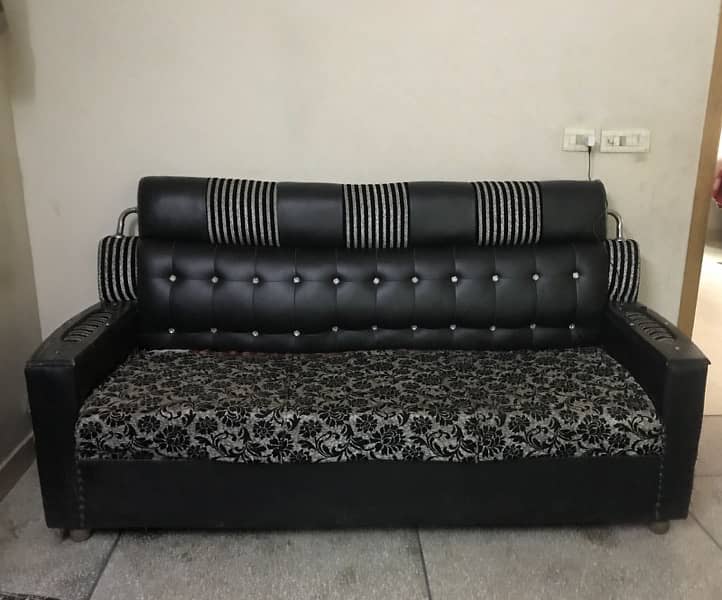 5-Seater Sofa Set in Good Condition – Affordable Price!” 0