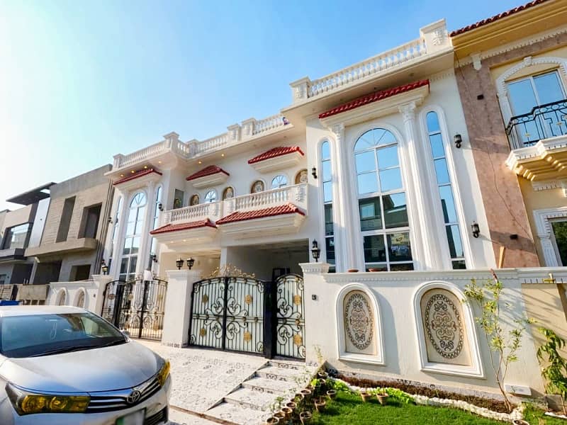 Get Your Hands On House In Lahore Best Area 4