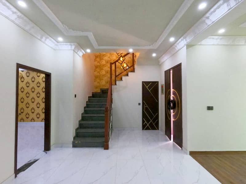 Get Your Hands On House In Lahore Best Area 22