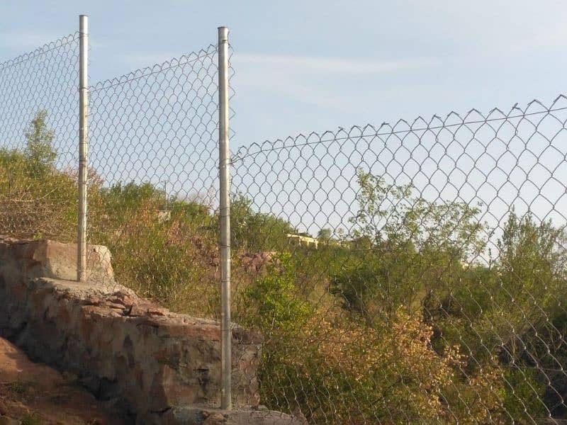 Installation of Chainlink Fence Concertina Barbed Razor Blade wire 13