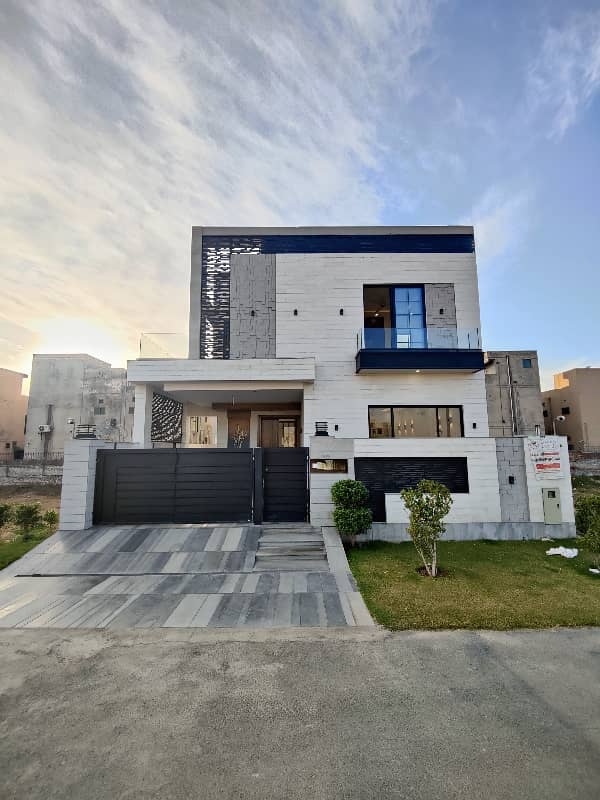 9 MARLA DESIGNER HOUSE FOR SALE 0