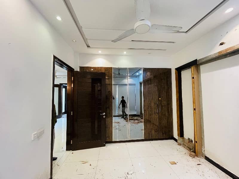 1 Kanal Lower Lock Upper Portion Available For Rent In DHA Phase 8 Near Ring Road And Allama Iqbal International Airport, Lahore 5