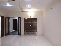 In Airport Road 4 Marla Flat For rent