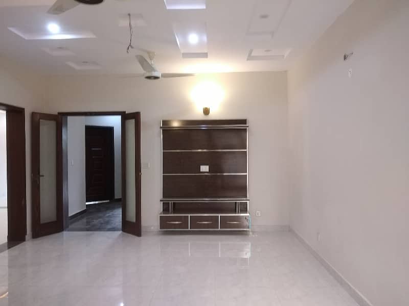 In Airport Road 4 Marla Flat For rent 0