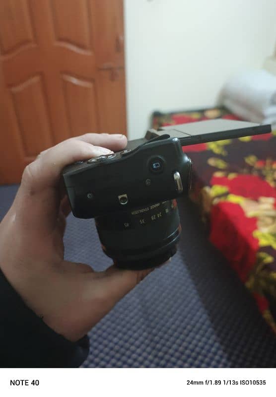 Canon M10 with kit lens 0