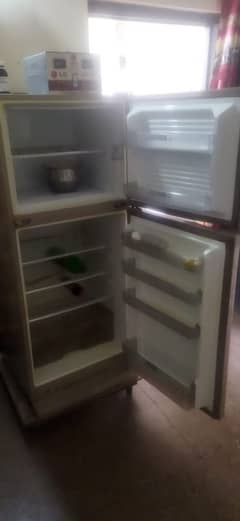 Dawlance fridge medium size for sale