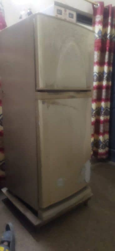 Dawlance fridge medium size for sale 1