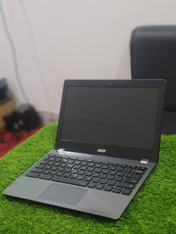 Acer c740 Slimmest 5th generation Laptop new condition 1