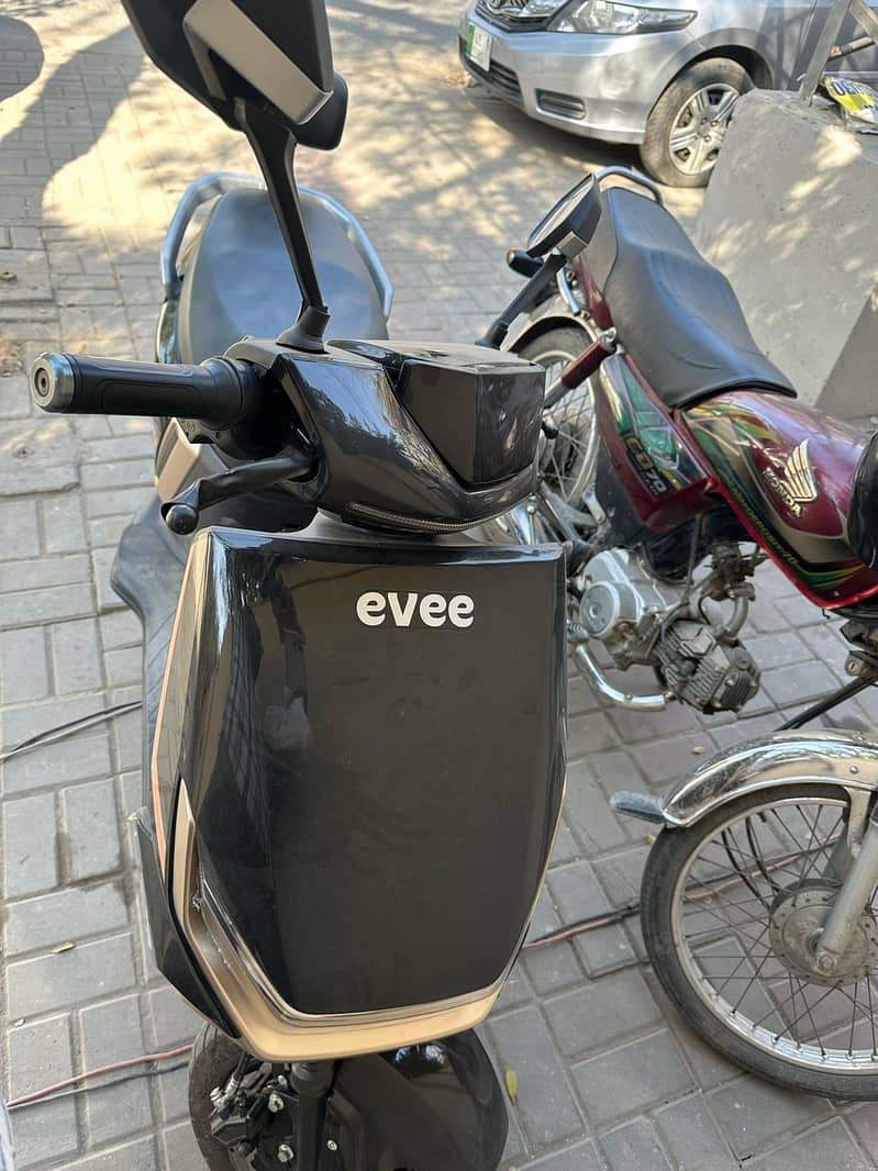 Evee Gen Z used like new for sale (only 1300 km) 0