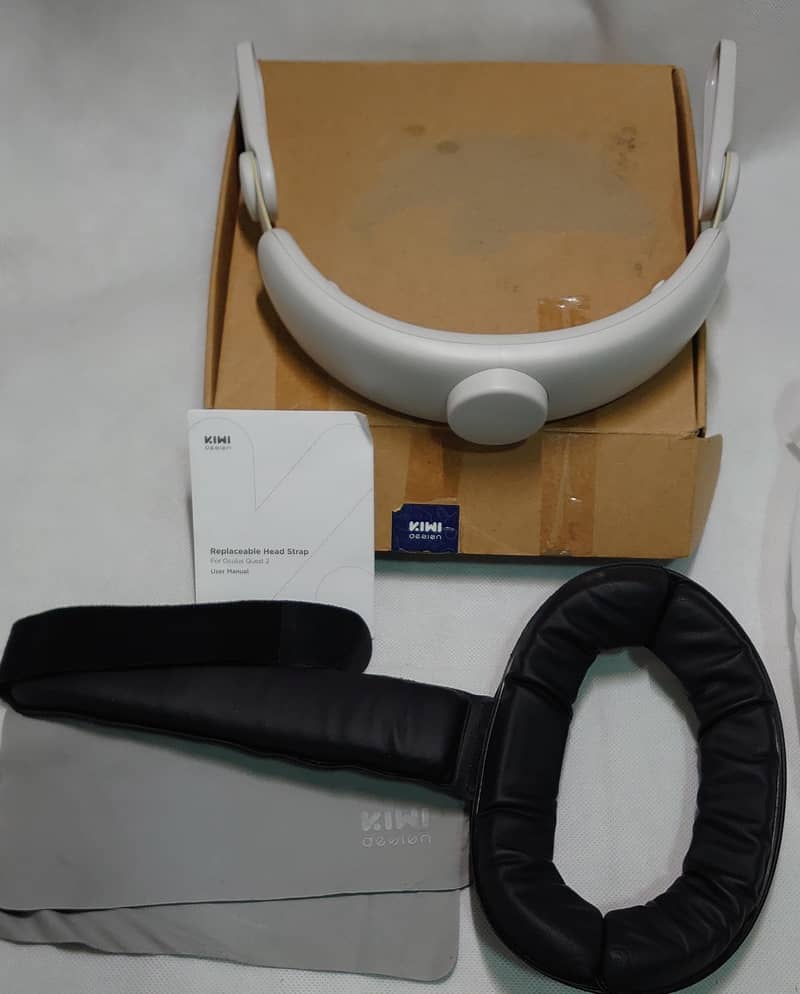 Oculus Quest 2, (Charging Dock, Stand, Strap, Link Cable, Cooling Fan) 2