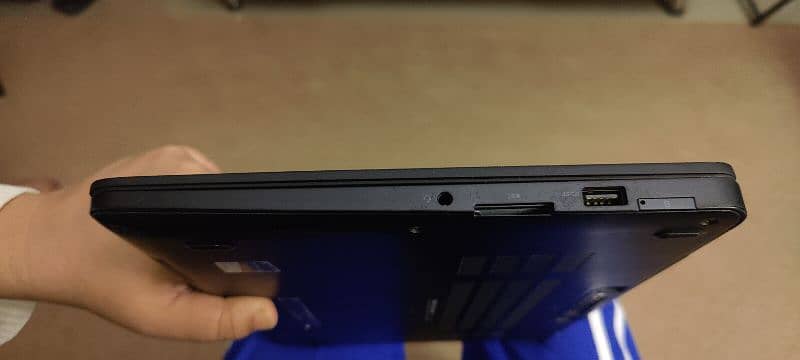 Dell Latitude E7270 3