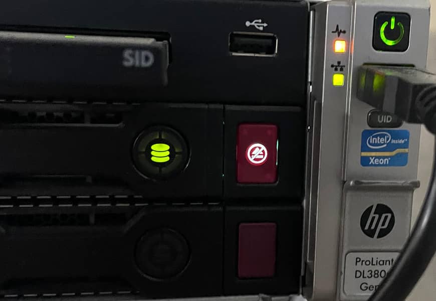 Server - HP ProLiant DL 380p Gen 8 1