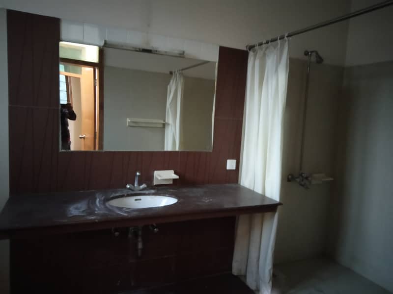 GULBERG,1 KANAL HOUSE FOR RENT MAIN CANTT UPPER MALL SHADMAN LAHORE 5