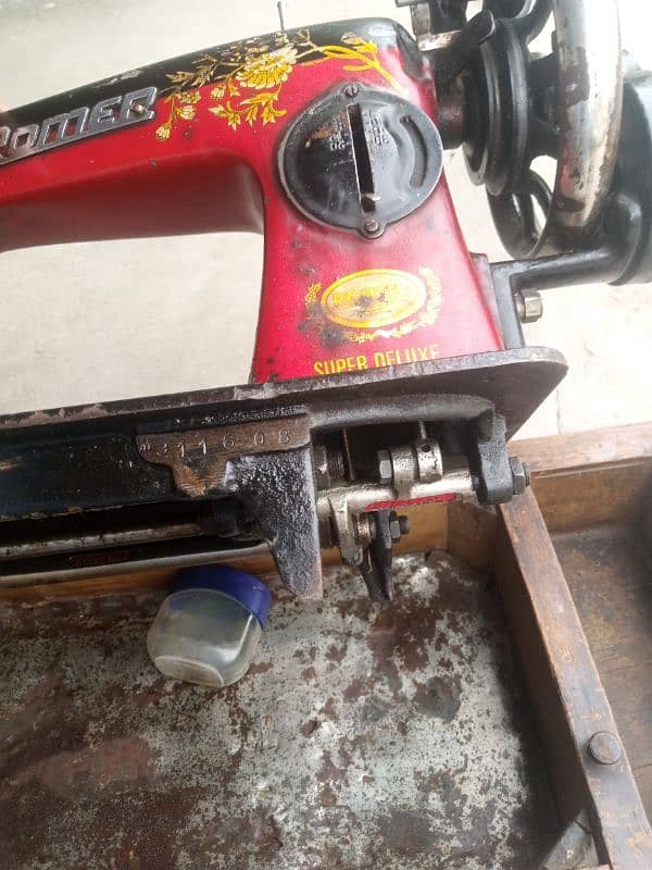 sawing machine good condition 1