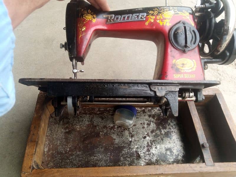 sawing machine good condition 3