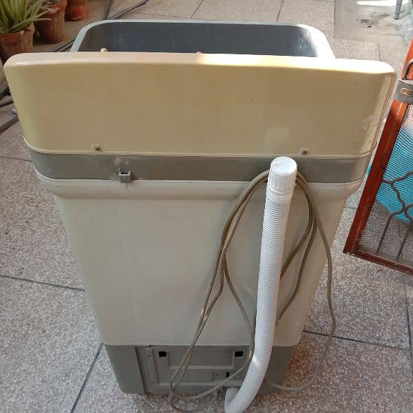 Super Asia washing machine in good condition. 3