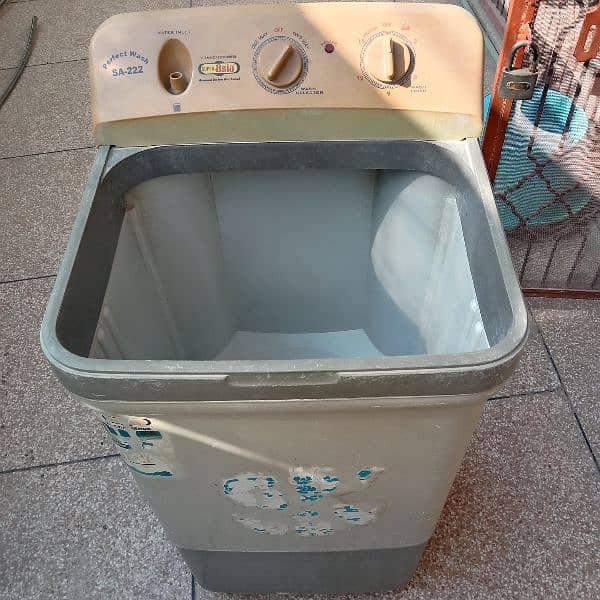 Super Asia washing machine in good condition. 6