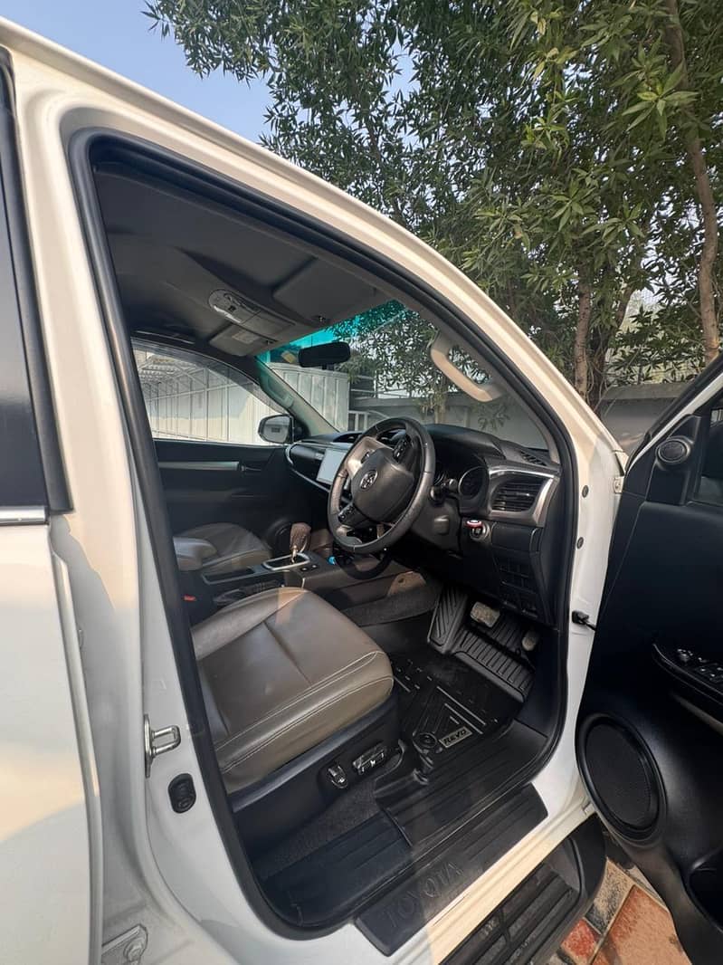 Toyota Hilux Revo V Automatic 2.8 2020 4