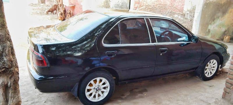 Nissan Sunny 2000 18