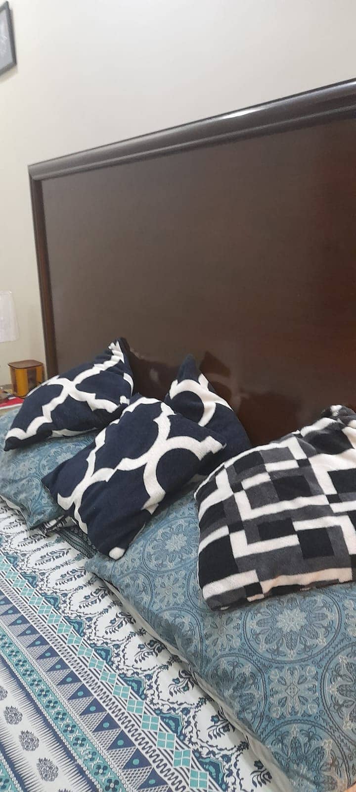 Urgent Sale King size duoble bed 3