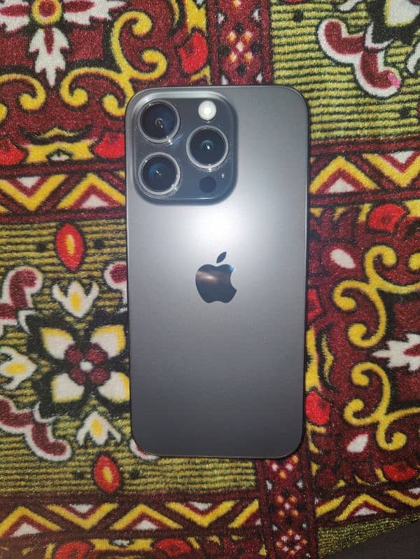 Iphone 15 pro with accessories 1