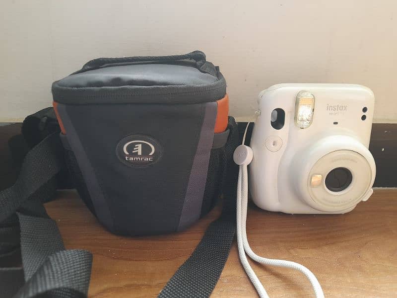 Barely Used Instax mini 11 with travel case included 0