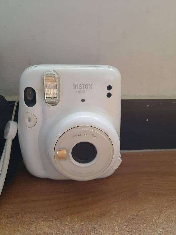 Barely Used Instax mini 11 with travel case included 1