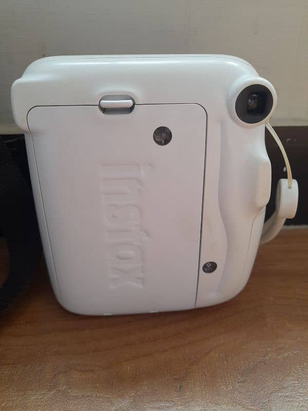 Barely Used Instax mini 11 with travel case included 2