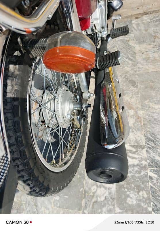 fully showroom condition bike nut to nut jenuen hogi. 03028841920 12