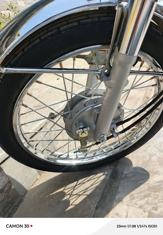 fully showroom condition bike nut to nut jenuen hogi. 03028841920 16