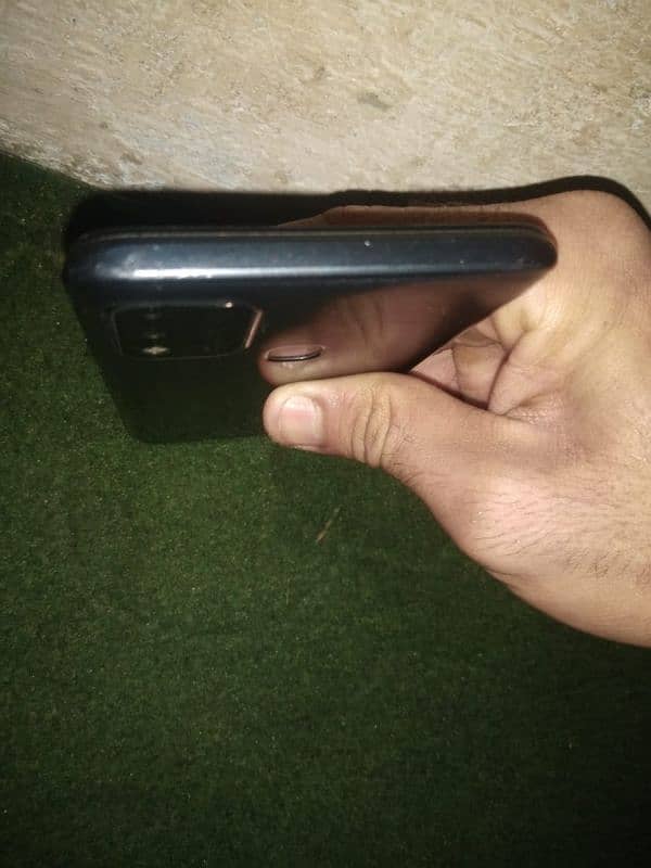 10/9.5 condition ha mobile ka spiker Yana ka awaz slo ha bakie all ok 3