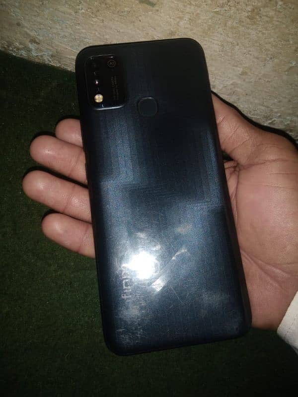 10/9.5 condition ha mobile ka spiker Yana ka awaz slo ha bakie all ok 4