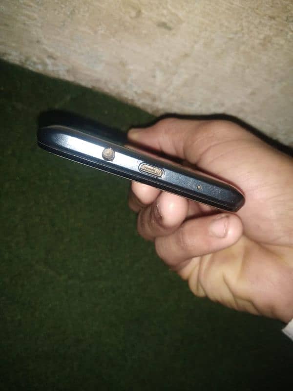 10/9.5 condition ha mobile ka spiker Yana ka awaz slo ha bakie all ok 5