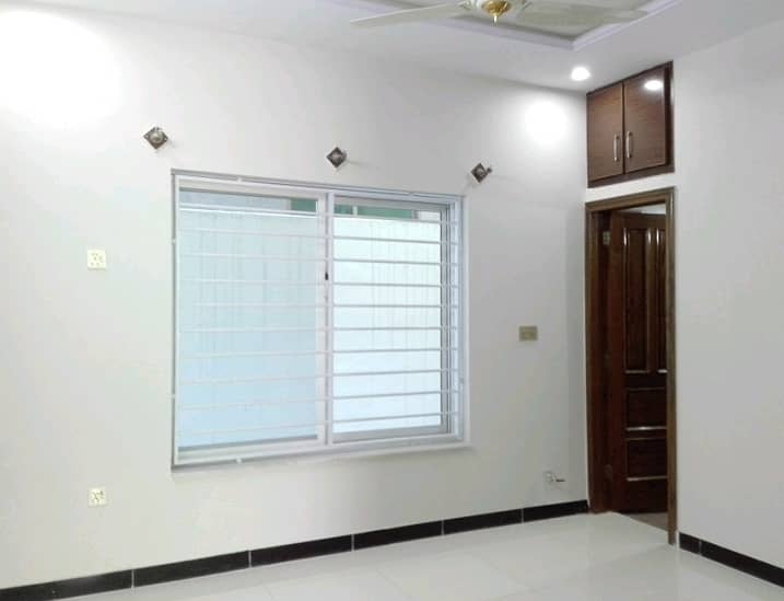 Get A 2450 Square Feet Upper Portion For rent In G-9/4 3