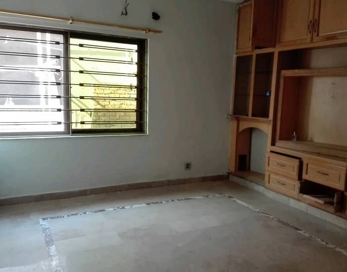 Get A 2450 Square Feet Upper Portion For rent In G-9/4 4