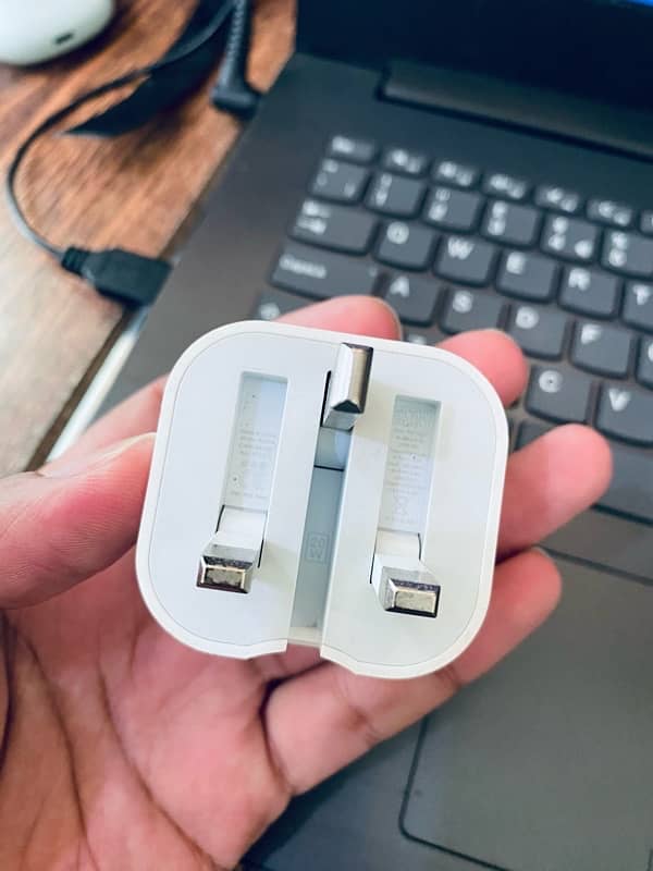 20watt iPhone adapter 0