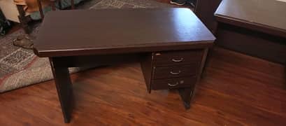 Sleek Office Study Table