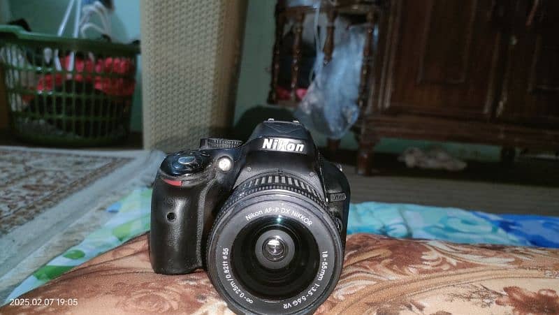 NIKON D5200 DSLR 1