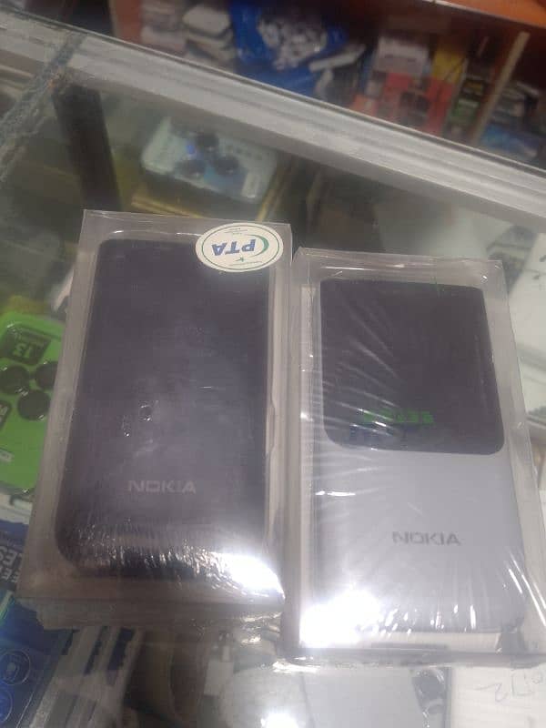 Nokia 2720flip dual sim box pack 1