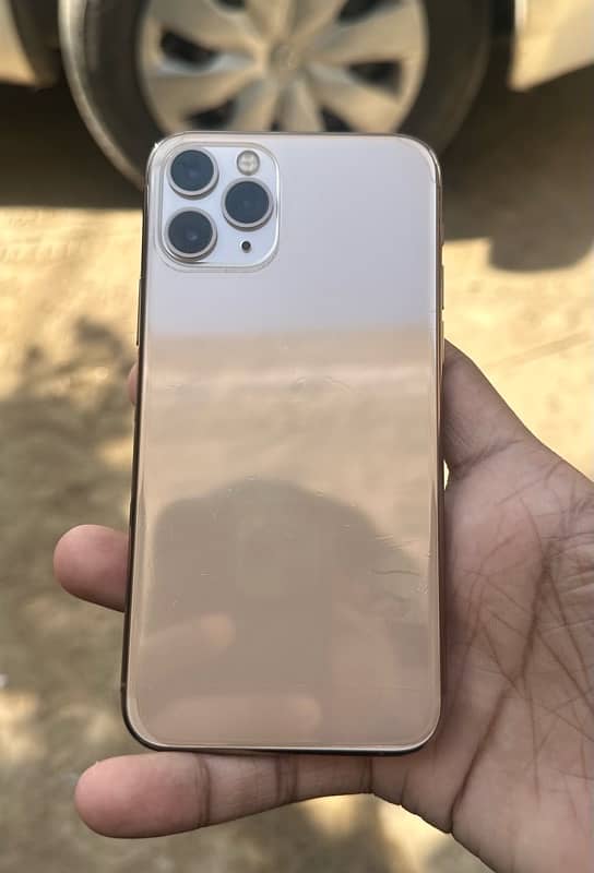 iphone 11 pro 256gb golden color. 2