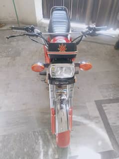 Honda 125 argent sel new condition