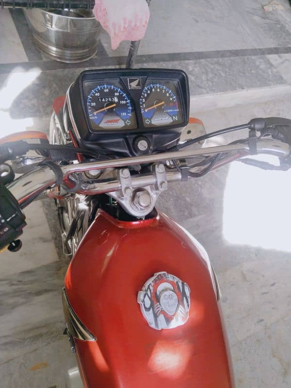 Honda 125 argent sel new condition 4