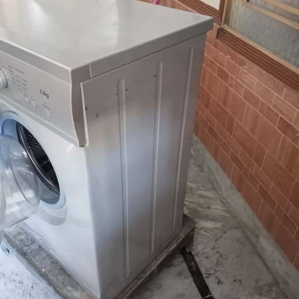 Haier fully automatic washing machine. 8