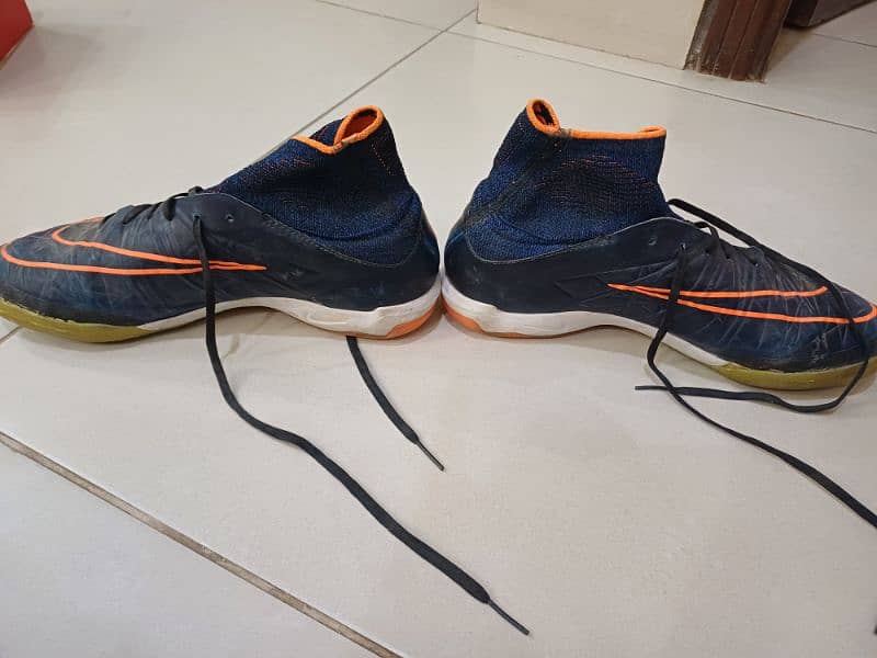 Nike Hypervenom X original imported. Size 6 children 2