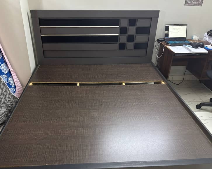 KING BED GRAY/BLACK WITHOUT MATRESS SLIGHTLY USED +923300377924 3