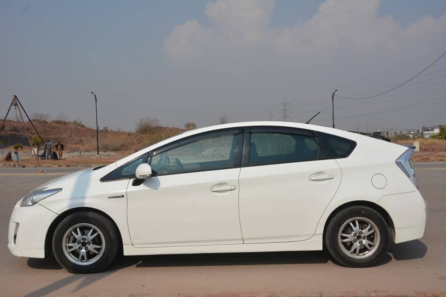 Toyota Prius 2011 S touring 1.8 Hybrid 3