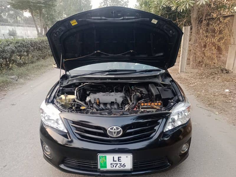 Toyota Corolla XLI 2012/13 2 to 3 pieces are touching. home using car 7