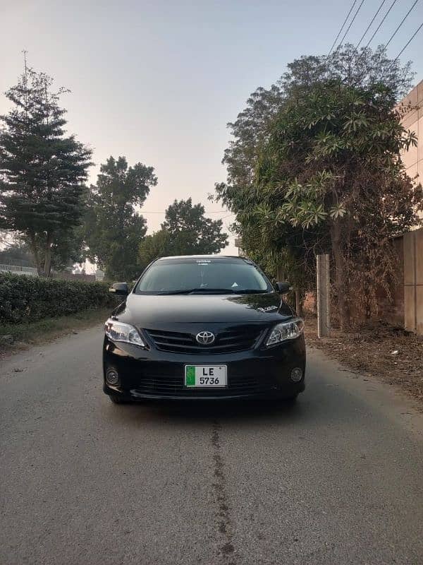 Toyota Corolla XLI 2012/13 2 to 3 pieces are touching. home using car 8