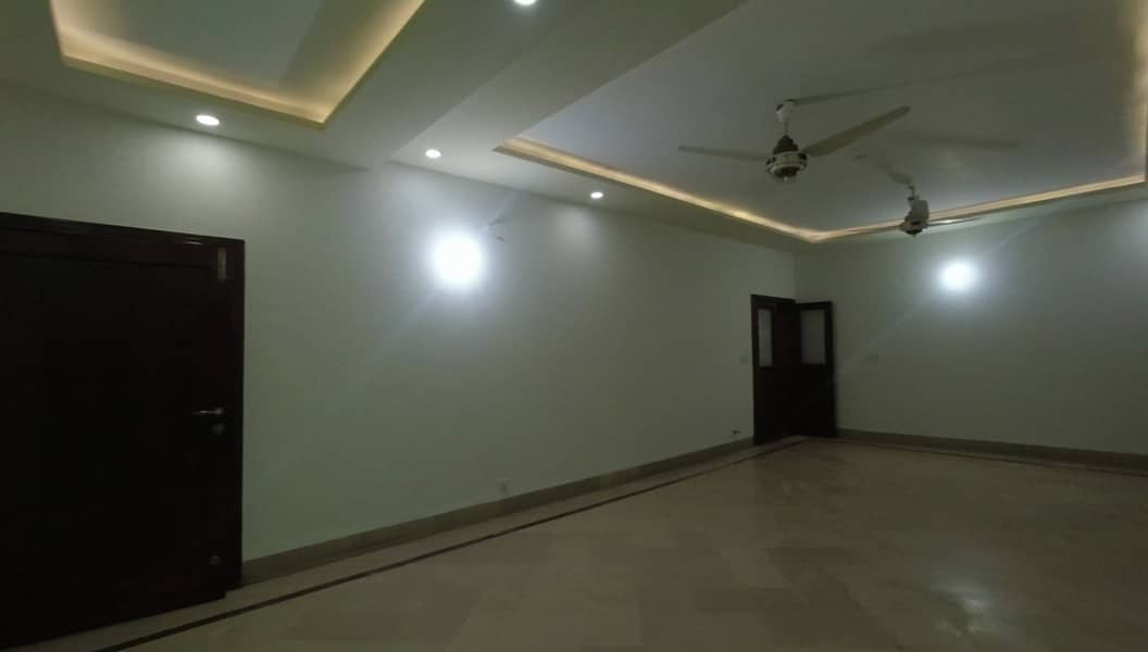 Gulberg Prime Location 1 Kanal House For Rent 12